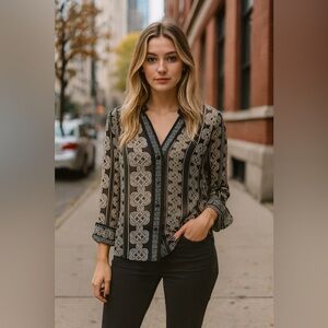 Diane Von Furstenburg 💯 silk blouse size 8 black white knot pattern chic classy